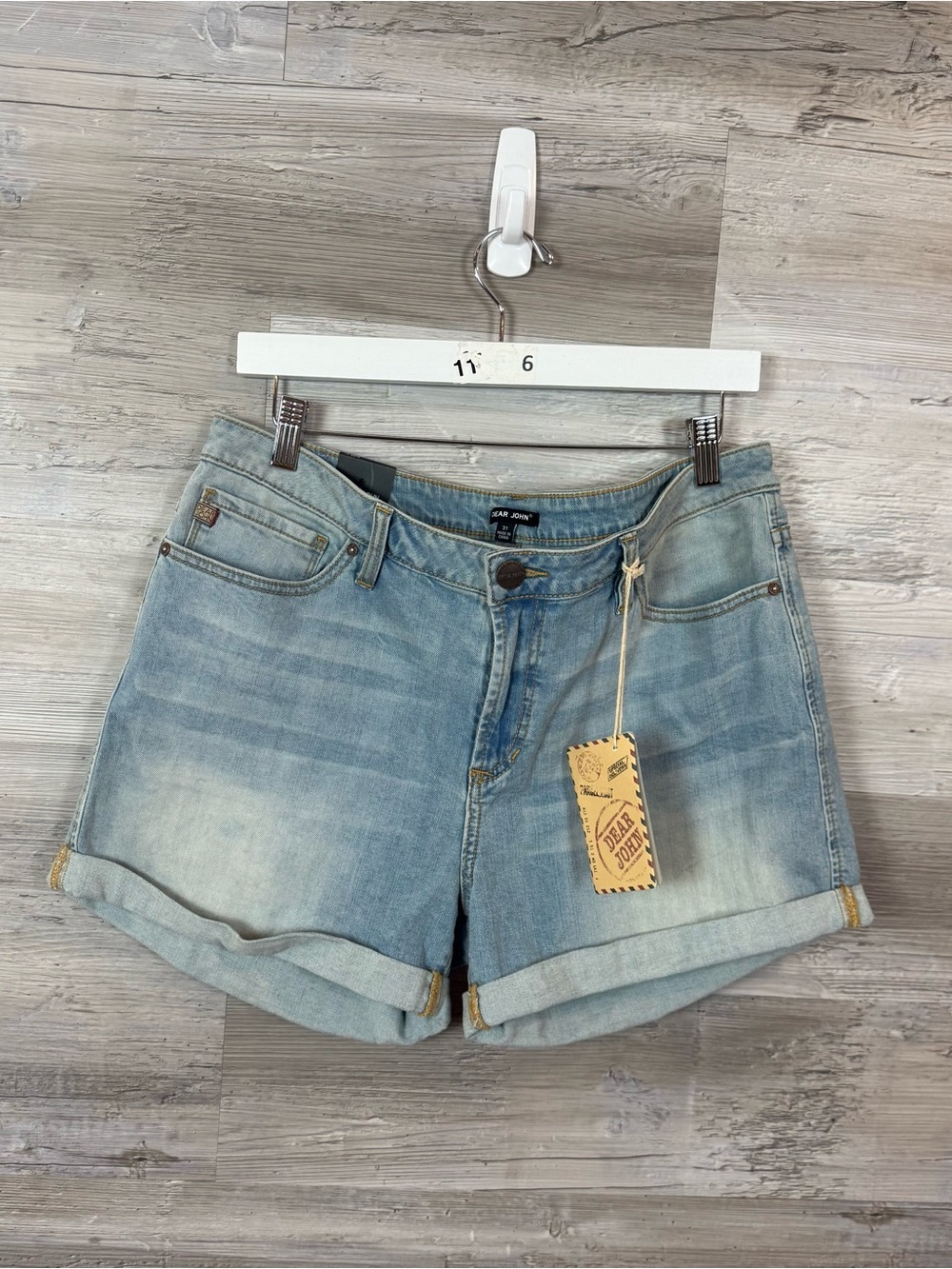 NWT Dear John American Classic Cuffed Denim Shorts Light Wash Size 31